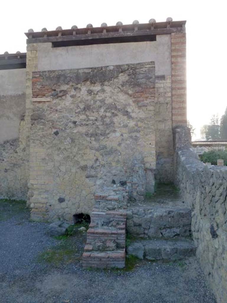 III, 19/18/1, Herculaneum. October 2012. Unnumbered room on south of room 32, at rear of caldarium, looking south in south-west corner. Photo courtesy of Michael Binns.